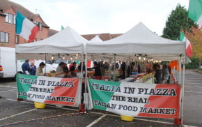 Red, green and white, Italia in Piazza banners on side of market stalls.