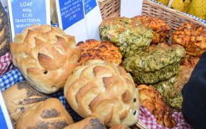 Display of artisan bread at the farmers' market © David Fisher