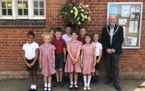 School children with the Mayor and their hanging basket.