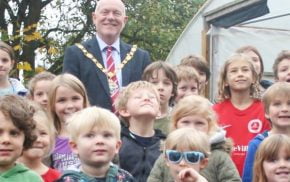 Children and Mayor outside poly tunnel