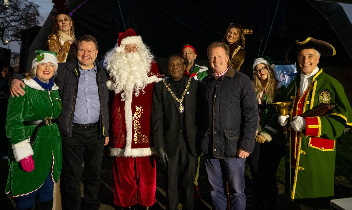 Farnham shines bright at Christmas Lights Switch-On - Farnham Town Council